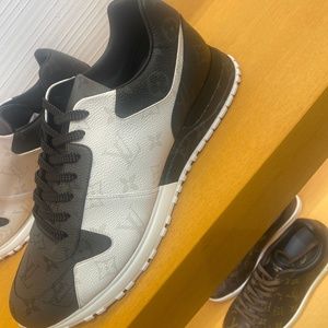 Louis Vuitton Men's 9 US Mix Reverse Monogram Eclipse Run Away Sneaker